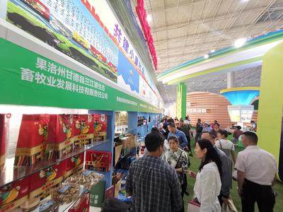 青洽會(huì):我省 100多種優(yōu)質(zhì)農(nóng)副產(chǎn)品亮相供銷(xiāo)社展區(qū)