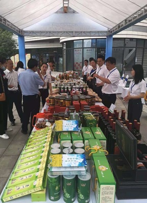 重慶北濱路啟動忠縣消費(fèi)幫扶活動周 為期5天