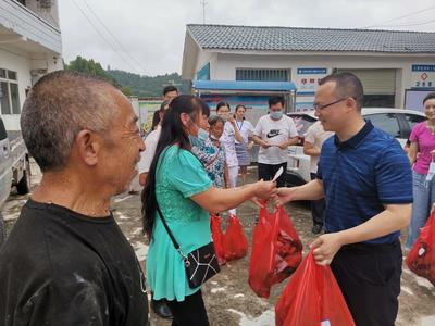 民盟大英縣總支開展“健康扶貧、助農(nóng)增收”活動(dòng)